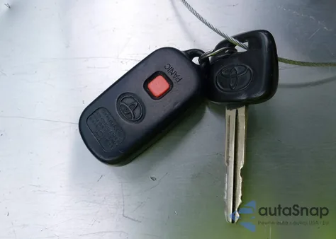 2004 Toyota Corolla Le z USA, uszkodzony, nr VIN JTDBR32E542023776